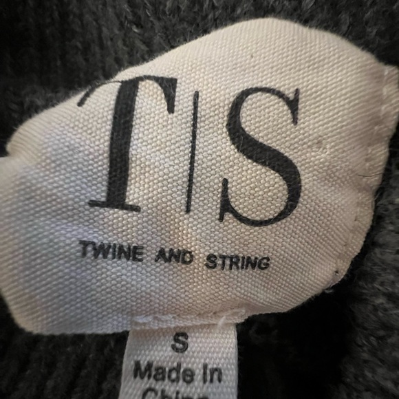 Gorgoues sweater; incredible soft, never worn - Picture 2 of 6